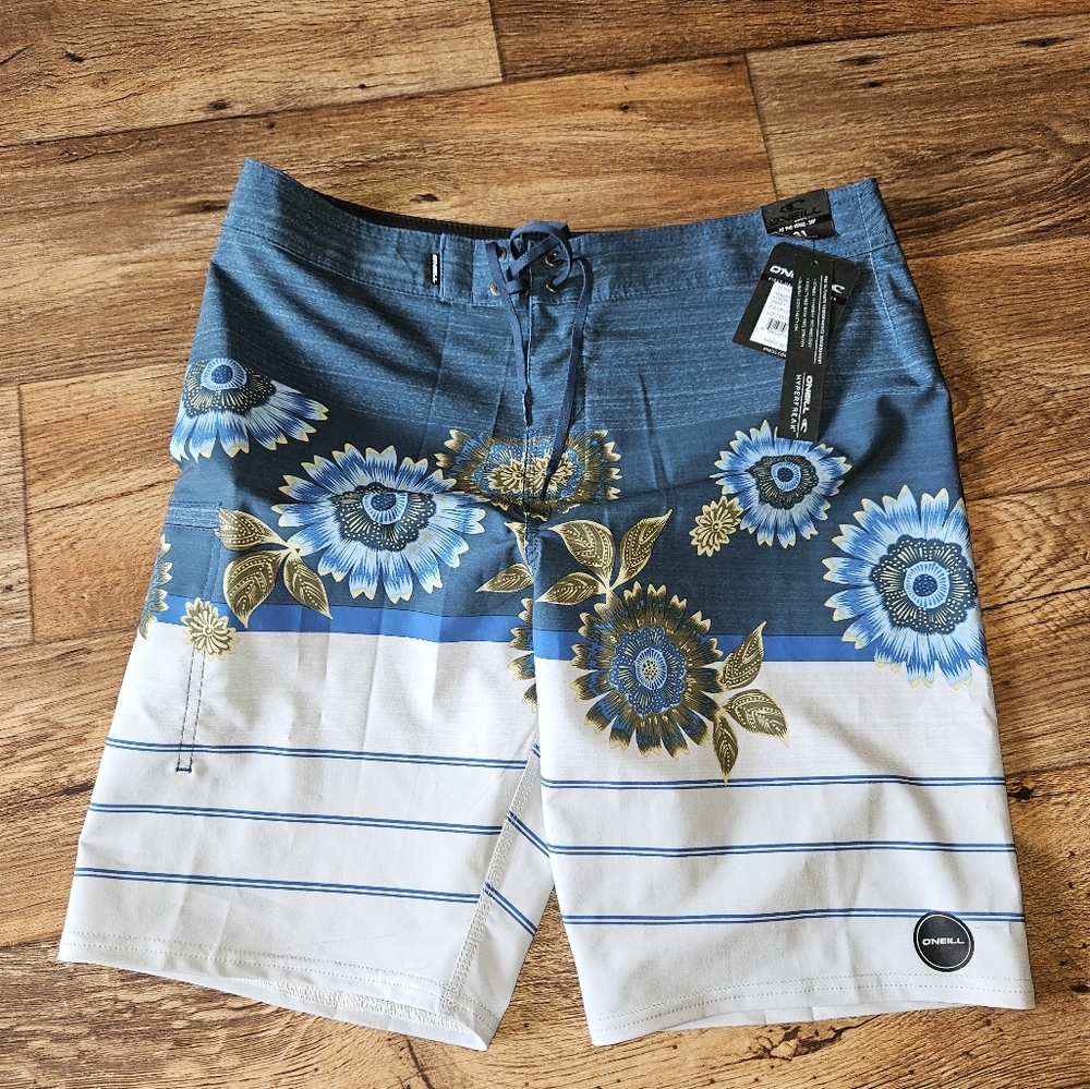 Men's O'Neill Hyperfreak Blue and White Floral Shorts 31" 20" At Knee NWT